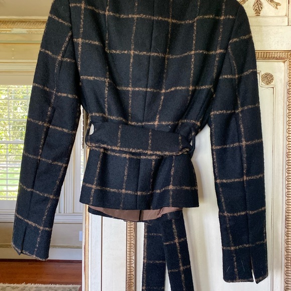 Akris.. size 36… 6… black/ camel